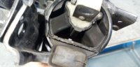 Опора КПП левая на Skoda Rapid NH3 — фото 4