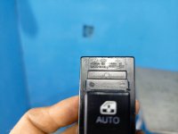 Кнопка стеклоподъемника на Kia Ceed ED — фото 4