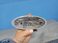 Эмблема на крышку багажника на Ford C-MAX Mk1 — фото 2