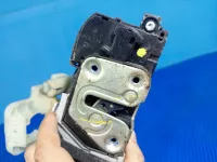 Замок двери передней правой на Kia Venga YN — фото 3