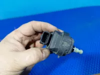 Моторчик корректора фары на Toyota Auris E150 — фото 3