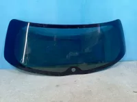 Стекло заднее на Toyota Vitz XP130 — фото 1