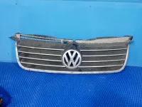Решетка радиатора на Volkswagen Passat B5 — фото 1