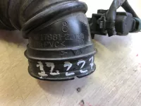 Патрубок воздушного фильтра на Toyota Corolla E120 — фото 3
