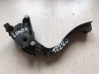 Педаль газа на Renault Logan L52 — фото 1