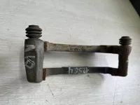 Скоба суппорта переднего левого на Mitsubishi Lancer CY — фото 4