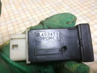 Кнопка освещения панели приборов на Toyota RAV4 XA30 — фото 4