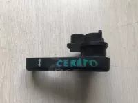 Ручка открывания капота на Kia Cerato TD — фото 2
