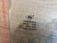 Стекло двери передней правой на Mitsubishi Pajero V90 — фото 2