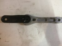 Опора двигателя на Volkswagen Jetta A6 — фото 4