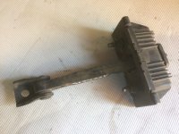 Ограничитель двери на Toyota Avensis T250 — фото 4