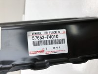 поперечина пола на Toyota C-HR — фото 12