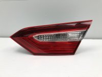 Фонарь задний внутренний правый на Toyota Camry XV70 — фото 2