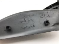Уплотнитель лобового стекла на Toyota RAV4 XA50 — фото 5