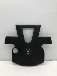 Крышка плиты двигателя на Mercedes-Benz C-Class W205 — фото 1