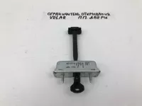 Ограничитель двери передний правый на Land Rover Range Rover Velar L560 — фото 8