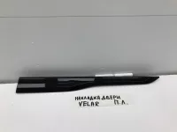Накладка двери передней левой на Land Rover Range Rover Velar L560 — фото 1