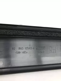 Молдинг лобового стекла на Land Rover Range Rover Velar L560 — фото 6