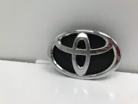 Эмблема Toyota Hilux (2015-2020) — фото 1