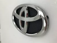 Эмблема на Toyota Hilux AN120 — фото 3