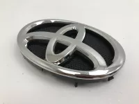 Эмблема на Toyota Hilux AN120 — фото 4