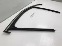 Уплотнитель стекла двери передней правой на Hyundai Santa Fe TM — фото 3