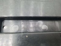 Площадка аккумулятора на Mercedes-Benz C-Class W205 — фото 3