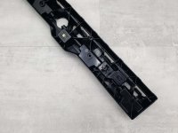 Кронштейн накладки на порог наружный на BMW 5-Series G30 — фото 6