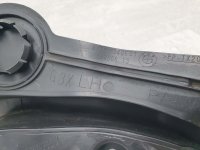 Уплотнитель капота на BMW 5-Series G30 — фото 4
