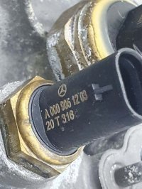 Корпус масляного фильтра на Mercedes-Benz E-Class W213 — фото 15