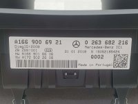 Панель приборов на Mercedes-Benz GLE-Class W166 — фото 6