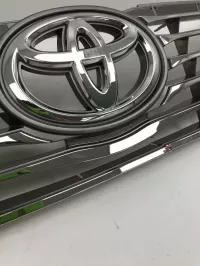 Решетка радиатора на Toyota Camry XV50 — фото 12
