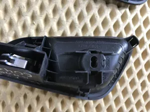 Ручка внутренняя двери Ford Focus III 2011-2019 (AM51U22600BDW AM51U22601BDW) — фото 15