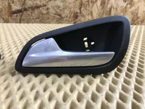 Ручка внутренняя двери Ford Focus III 2011-2019 (AM51U22600BDW AM51U22601BDW) — фото 4