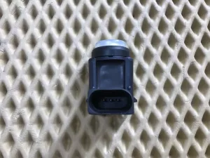Датчик парковки Porsche Cayenne 2003-2010 Porsche Cayman (987) 2005-2012 Seat Altea 2004-2015 Seat Leon (1P1) 2005-2013 Seat Toledo III 2004-2009 Skoda Fabia 1999-2007 Skoda Octavia 1997-2000 Skoda Octavia (A4 1U-) 2000-2011 VW Golf IV/Bora 1997-2005 VW Golf IV/Bora 1997-2005 VW Golf Plus 2005-2014 VW Golf V 2003-2009 VW Jetta 2005-2011 VW Phaeton 2002-2016 VW Touareg 2002-2010 VW Touran 2003-2010 (1U0919275) — фото 3