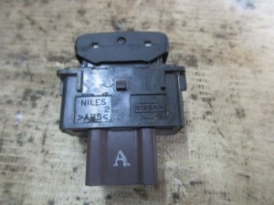 Кнопка обогрева сидений Nissan Tiida (C11) 2007-2014 — фото 2