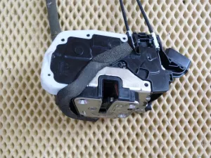 Замок двери передней левой Nissan Almera (G15) 2013-2018 (2 КОНТАКТА 805014AA0C) — фото 3