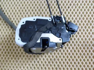 Замок двери передней левой Nissan Almera (G15) 2013-2018 (2 КОНТАКТА 805014AA0C) — фото 2