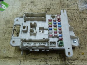 Блок предохранителей Toyota RAV 4 2000-2005 (САЛОННЫЙ 8273142010) — фото 1