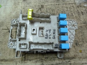Блок предохранителей Toyota RAV 4 2000-2005 (САЛОННЫЙ 8273142010) — фото 2