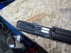 Бархотка стекла двери задней левой наружная Nissan Almera (G15) 2013-2018 (82821EW000) — фото 5