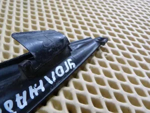 Накладка лобового стекла Nissan Almera (G15) 2013-2018 (66895EW000 66894EW000) — фото 13