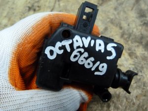 Активатор замка крышки бензобака Skoda Octavia (A5 1Z-) 2004-2013 (1Z0810773A) — фото 6