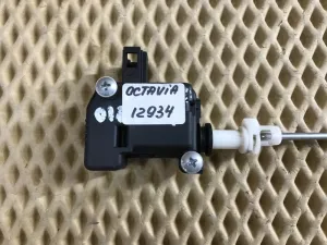 Активатор замка крышки бензобака Skoda Octavia (A5 1Z-) 2004-2013,Leon (1P1) 2005-2013 (1Z0810773) — фото 2