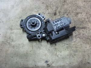 Моторчик стеклоподъемника задний правый Kia Ceed 2007-2012 (834601H010) — фото 1