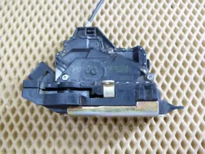 Замок электрический двери задней левой Ford Focus I 1998-2004 (2S4AA26413DA) — фото 3