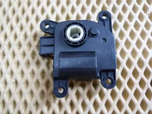Моторчик заслонки отопителя Hyundai Solaris 2010-2017 (H400730880) — фото 2