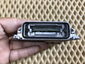Блок ксеноновой лампы Ford C-MAX 2010-2019 Ford Grand C-MAX 2010-2019 Ford Kuga 2012-2019 Jaguar F-TYPE 2013-2024 Jaguar XJ 2009-2019 Jeep Grand Cherokee (WK2) 2010-2022 Land Rover Discovery IV 2009-2016 Land Rover Range Rover IV 2013-2022 Land Rover Range Rover Sport 2005-2012 Maserati Levante 2016> Maserati Quattroporte 2012-2024 Volvo S60 2010-2018 Volvo V60 2011-2018 Volvo XC60 2008-2017 (LR014114 C2D5271 89089352) — фото 2