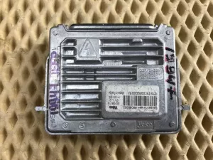 Блок ксеноновой лампы Ford C-MAX 2010-2019 Ford Grand C-MAX 2010-2019 Ford Kuga 2012-2019 Jaguar F-TYPE 2013-2024 Jaguar XJ 2009-2019 Jeep Grand Cherokee (WK2) 2010-2022 Land Rover Discovery IV 2009-2016 Land Rover Range Rover IV 2013-2022 Land Rover Range Rover Sport 2005-2012 Maserati Levante 2016> Maserati Quattroporte 2012-2024 Volvo S60 2010-2018 Volvo V60 2011-2018 Volvo XC60 2008-2017 (LR014114 C2D5271 89089352) — фото 2
