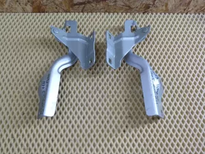 Петля капота Nissan Almera (G15) 2013-2018 (65400EW000 65401EW000) — фото 1